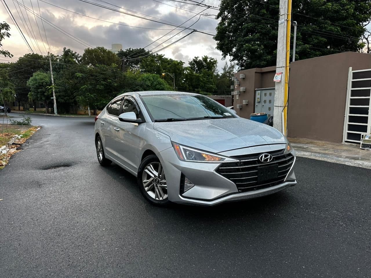 Hyundai  Elantra 