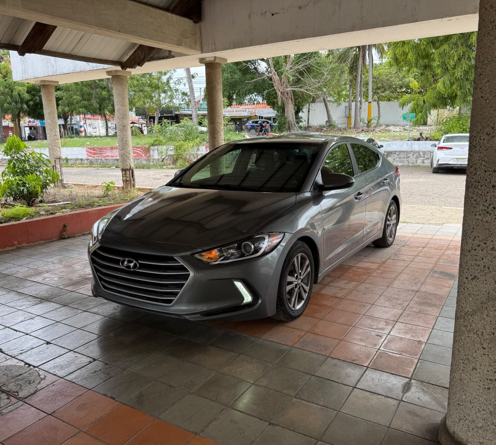 Hyundai  Elantra 